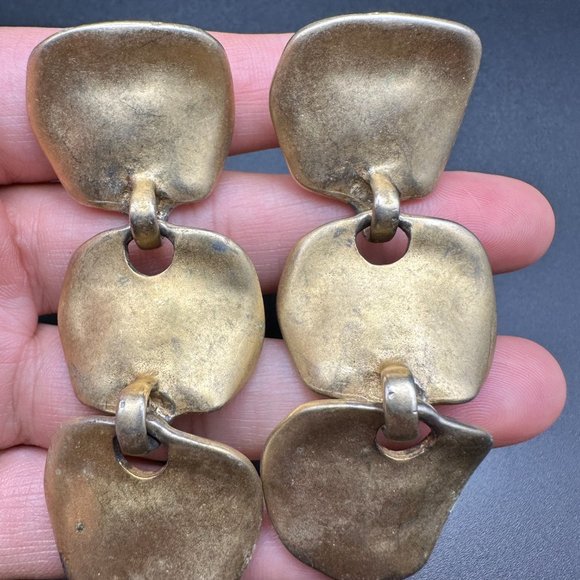 Vintage gold tone frosted Long Wavy Drop Clip on Earrings - Picture 2 of 7